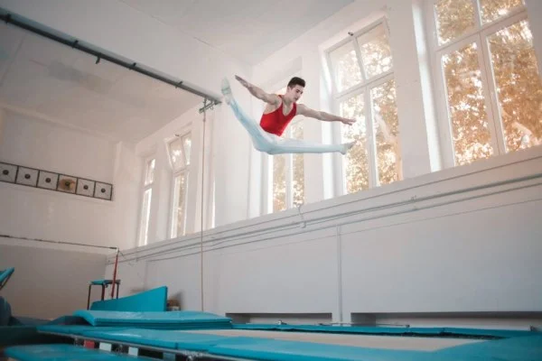 名古屋亚运会蹦床男子个人严浪宇冲击金牌前景与关键点解析